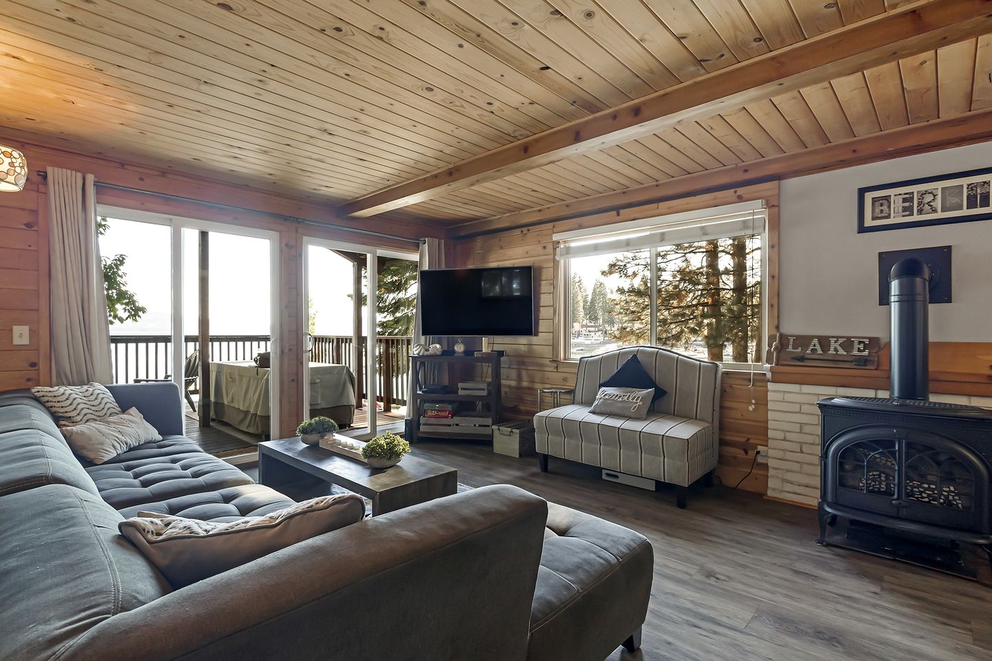 Gorgeous Secluded Cabin with Amazing Views in Lake Almanor, California