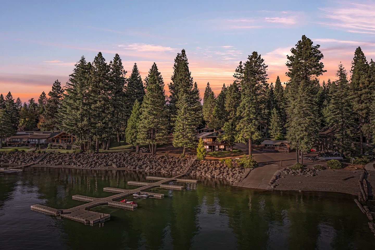 Gorgeous Secluded Cabin with Amazing Views in Lake Almanor, California