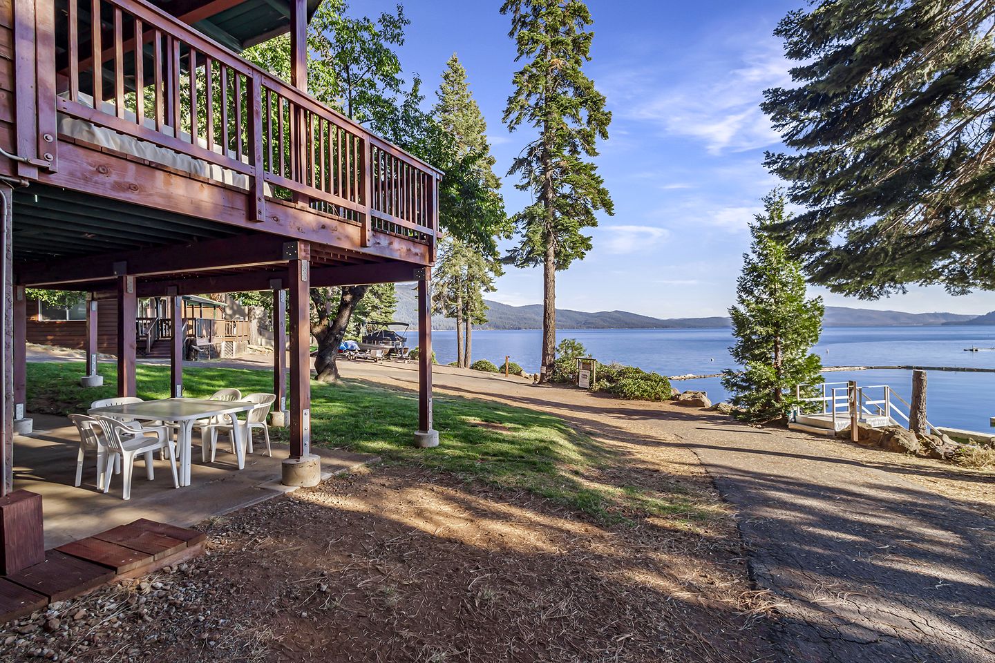 Gorgeous Secluded Cabin with Amazing Views in Lake Almanor, California