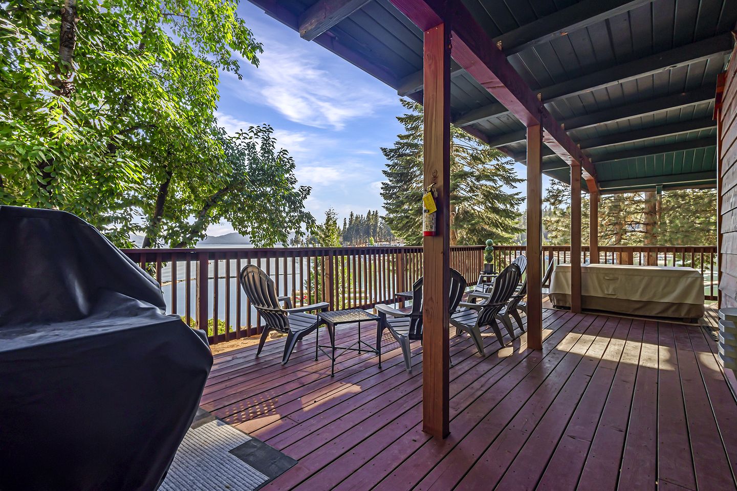 Gorgeous Secluded Cabin with Amazing Views in Lake Almanor, California