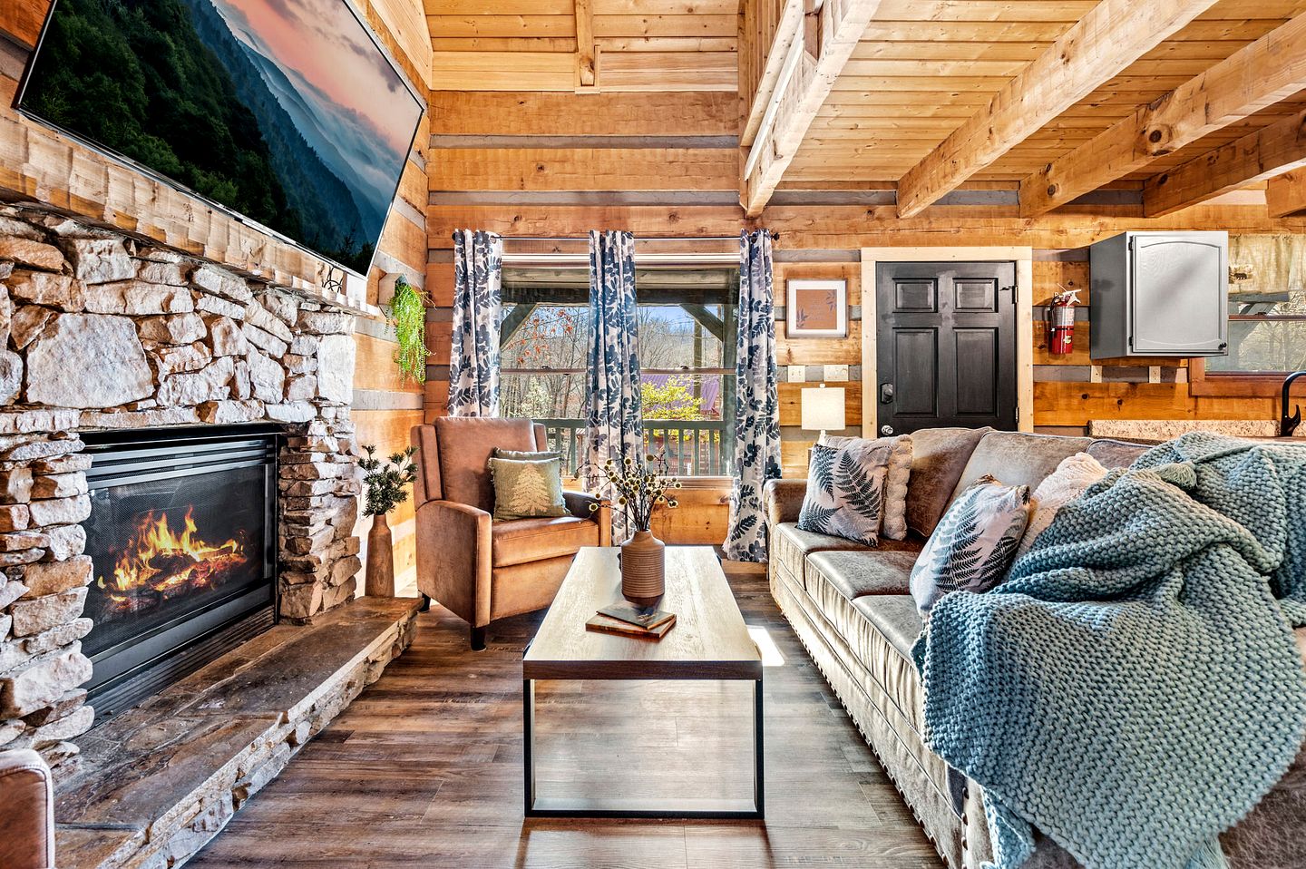 Gorgeous Secluded Cabin with Fire Pit and Barbecue in Sevierville, Tennessee