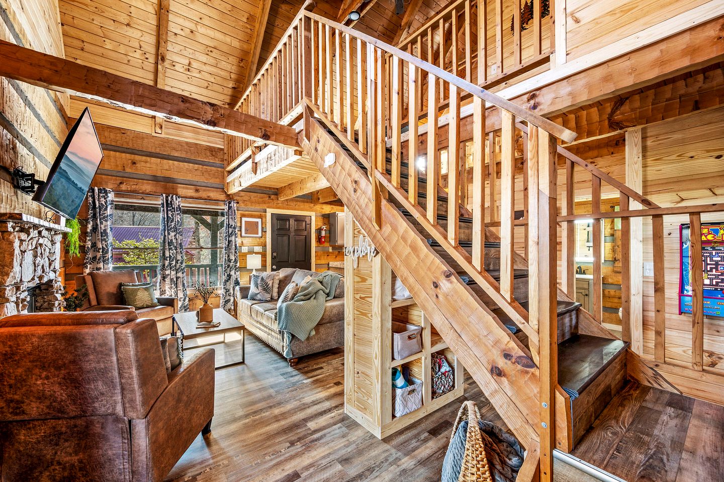 Gorgeous Secluded Cabin with Fire Pit and Barbecue in Sevierville, Tennessee