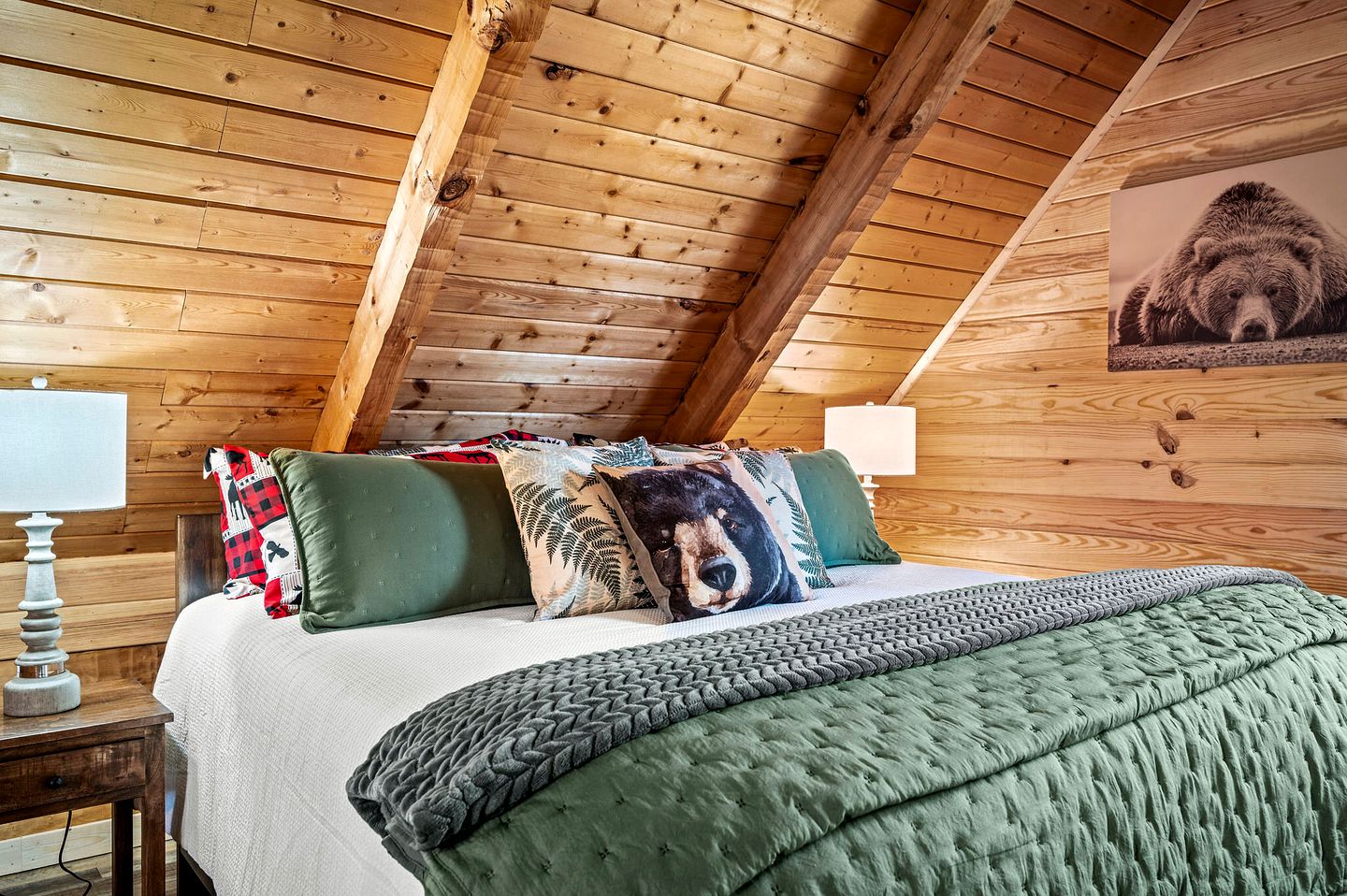 Gorgeous Secluded Cabin with Fire Pit and Barbecue in Sevierville, Tennessee