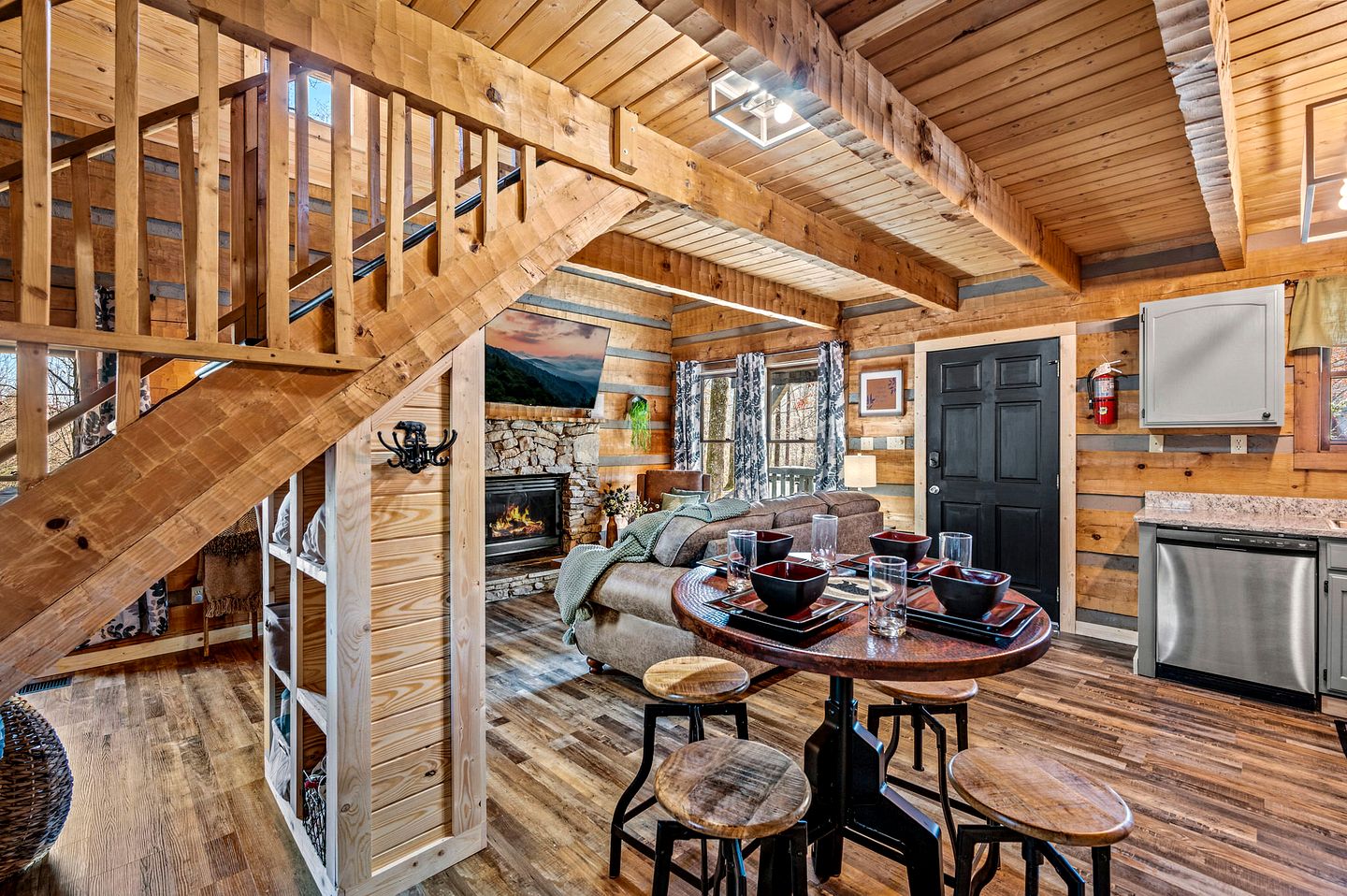 Gorgeous Secluded Cabin with Fire Pit and Barbecue in Sevierville, Tennessee