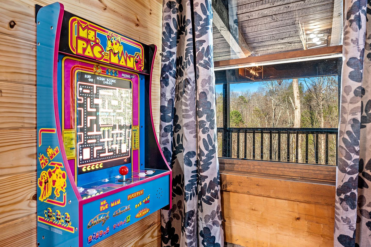 Gorgeous Secluded Cabin with Fire Pit and Barbecue in Sevierville, Tennessee