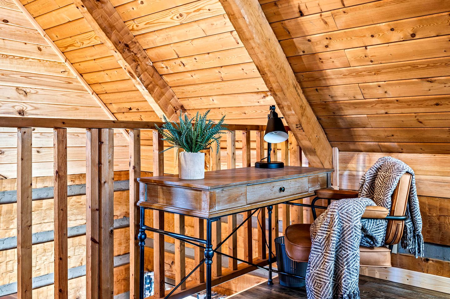 Gorgeous Secluded Cabin with Fire Pit and Barbecue in Sevierville, Tennessee