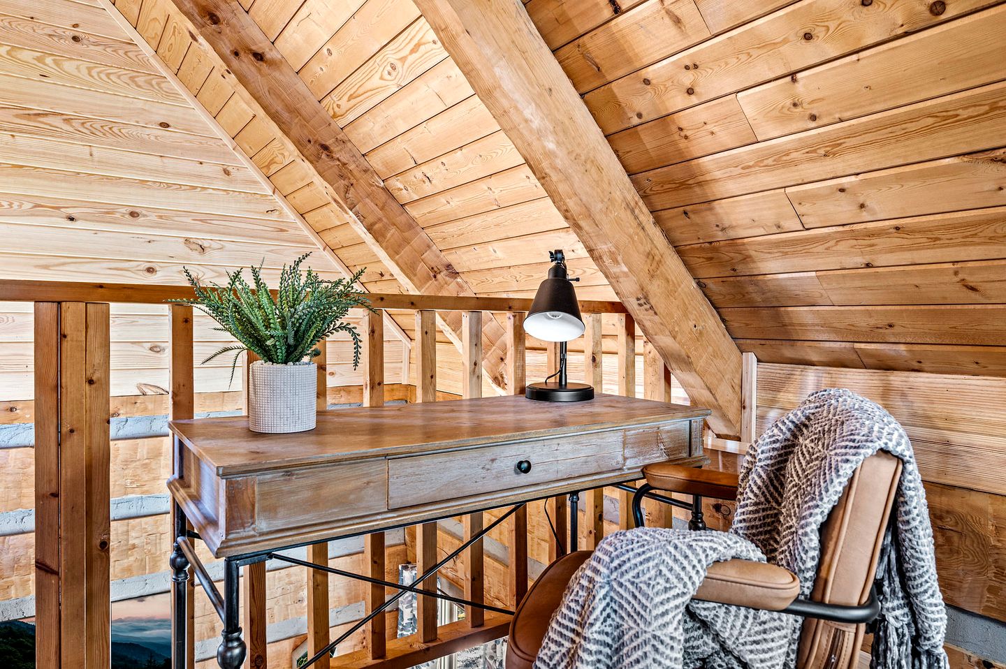 Gorgeous Secluded Cabin with Fire Pit and Barbecue in Sevierville, Tennessee