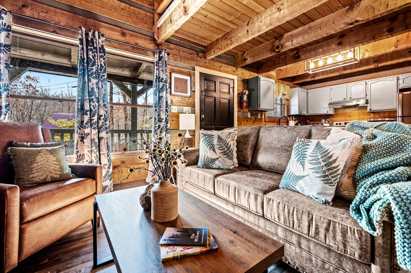Gorgeous Secluded Cabin with Fire Pit and Barbecue in Sevierville, Tennessee