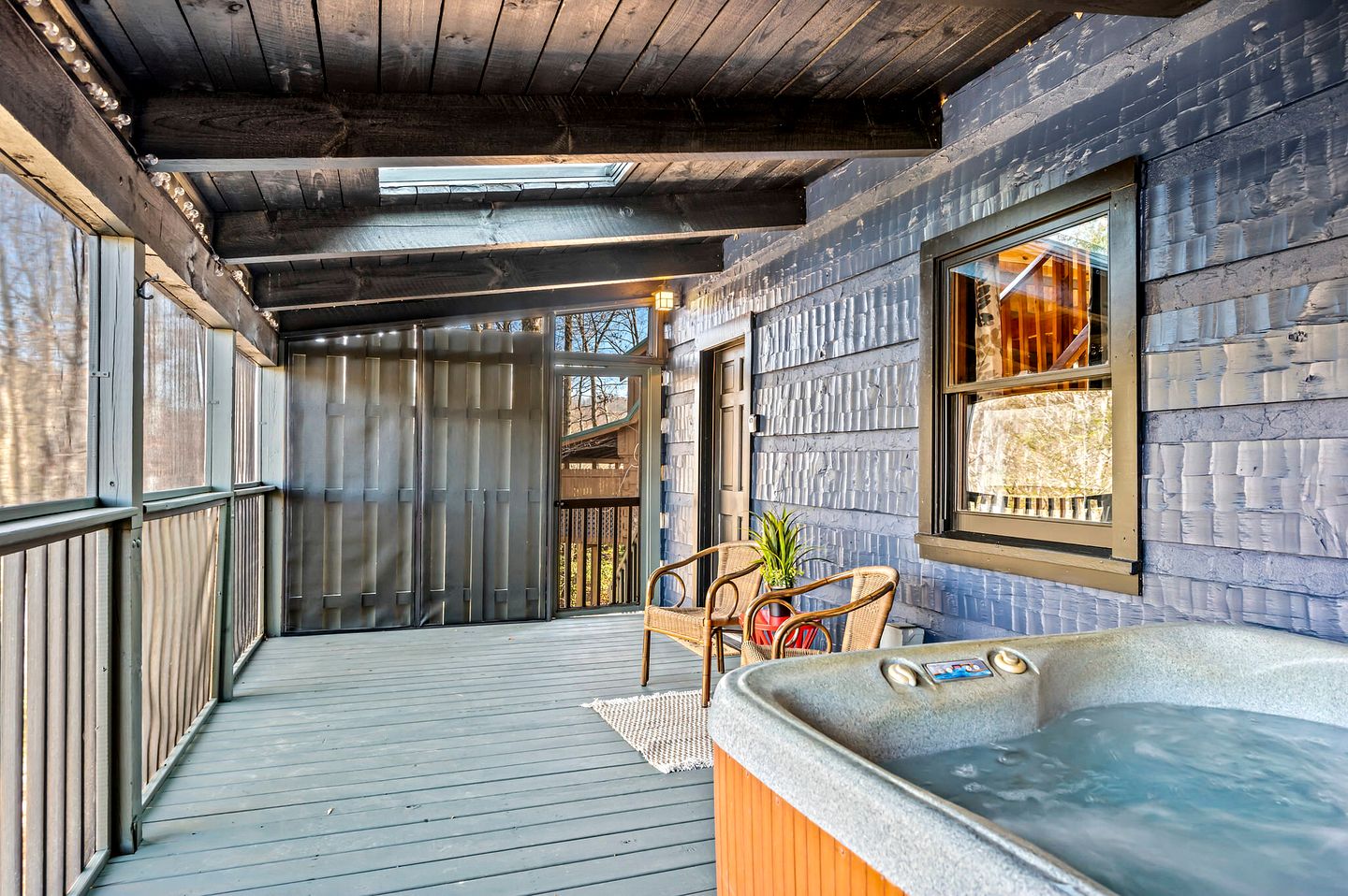 Gorgeous Secluded Cabin with Fire Pit and Barbecue in Sevierville, Tennessee