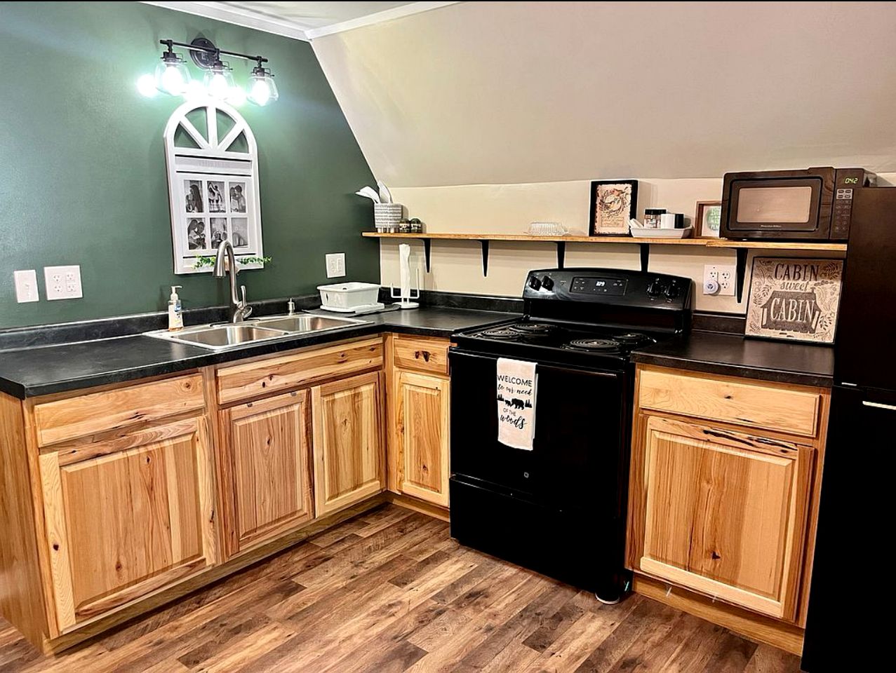 Gorgeous Secluded Cabin with Hiking Trails Near in Frenchburg, Kentucky