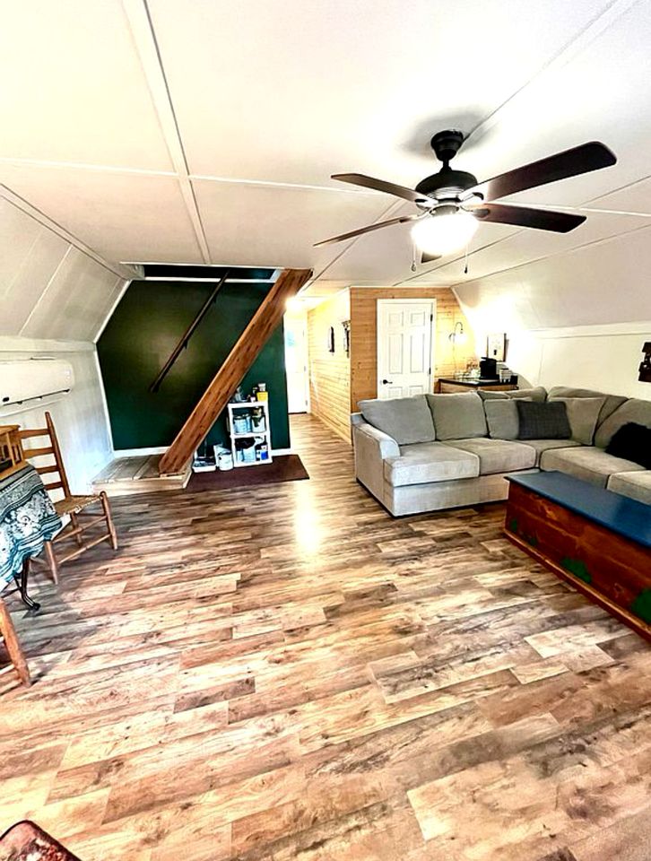 Gorgeous Secluded Cabin with Hiking Trails Near in Frenchburg, Kentucky