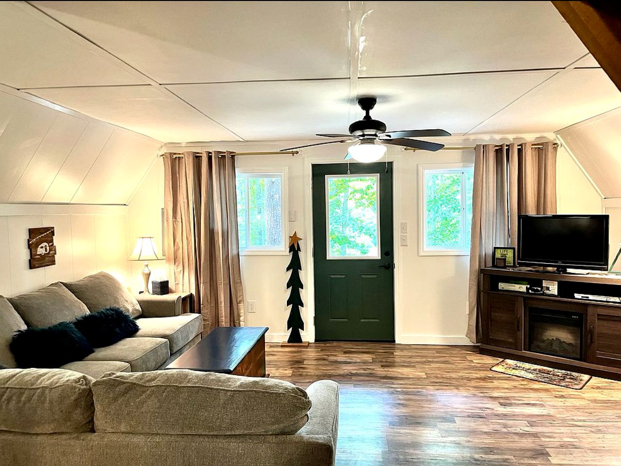 Gorgeous Secluded Cabin with Hiking Trails Near in Frenchburg, Kentucky