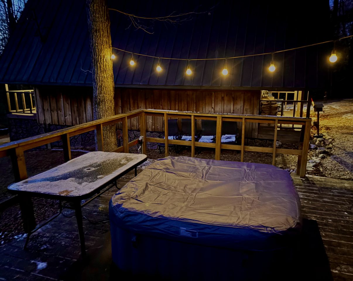 Gorgeous Secluded Cabin with Hiking Trails Near in Frenchburg, Kentucky