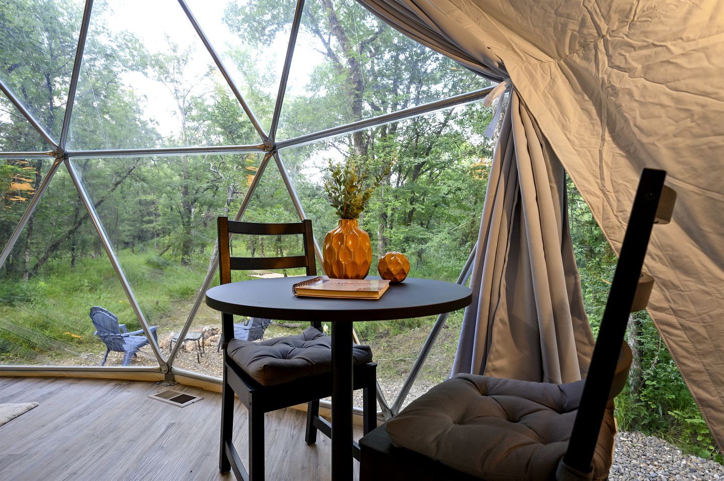 Gorgeous Secluded Dome with Hot-tub in Broken Bow, Oklahoma