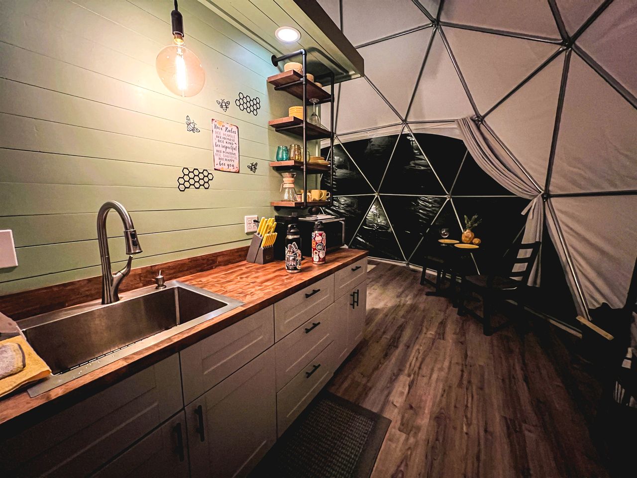 Gorgeous Secluded Dome with Hot-tub in Broken Bow, Oklahoma