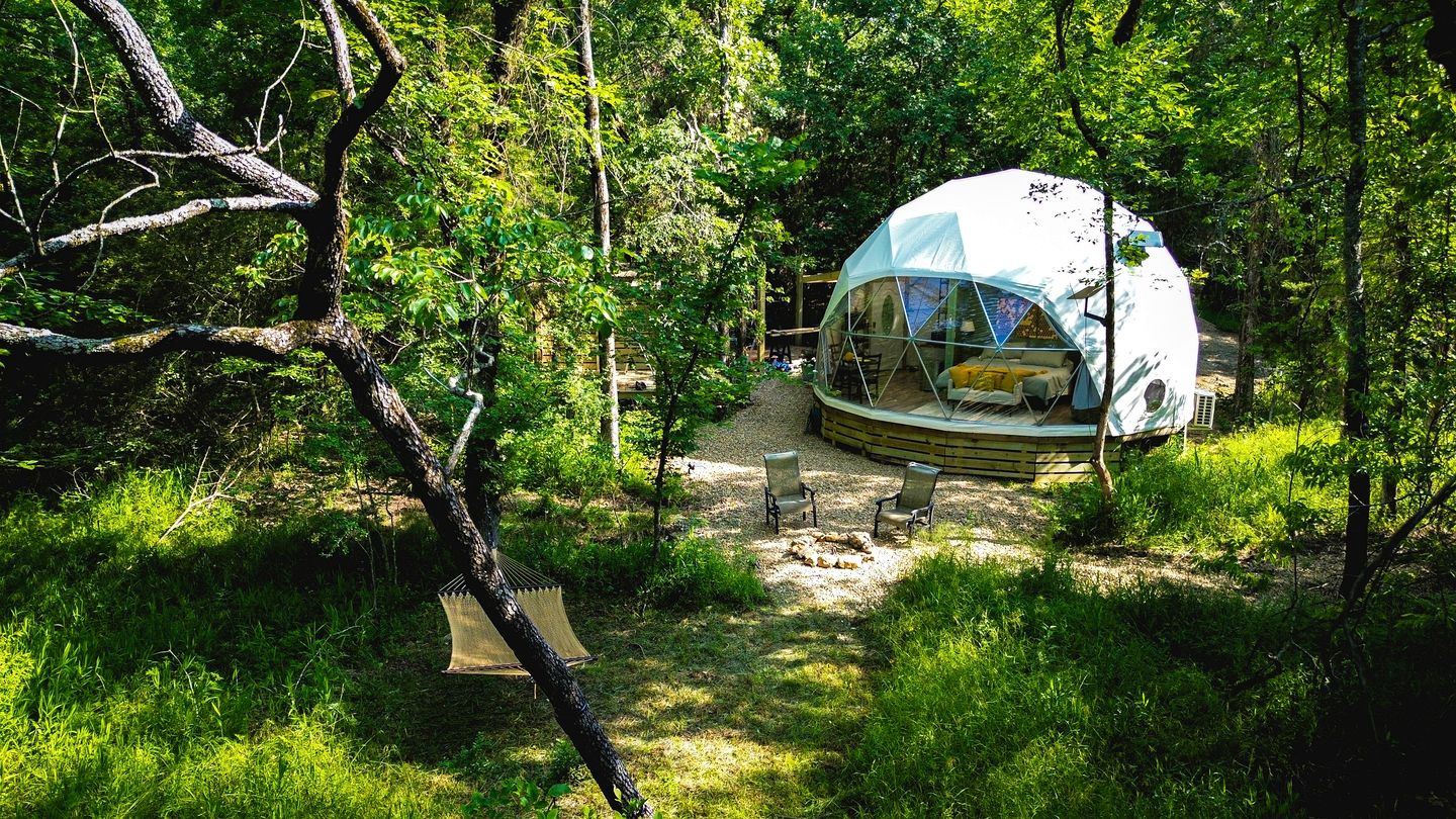 Gorgeous Secluded Dome with Hot-tub in Broken Bow, Oklahoma