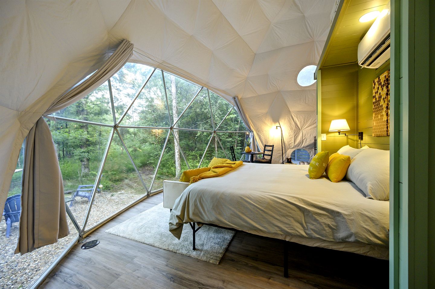 Gorgeous Secluded Dome with Hot-tub in Broken Bow, Oklahoma