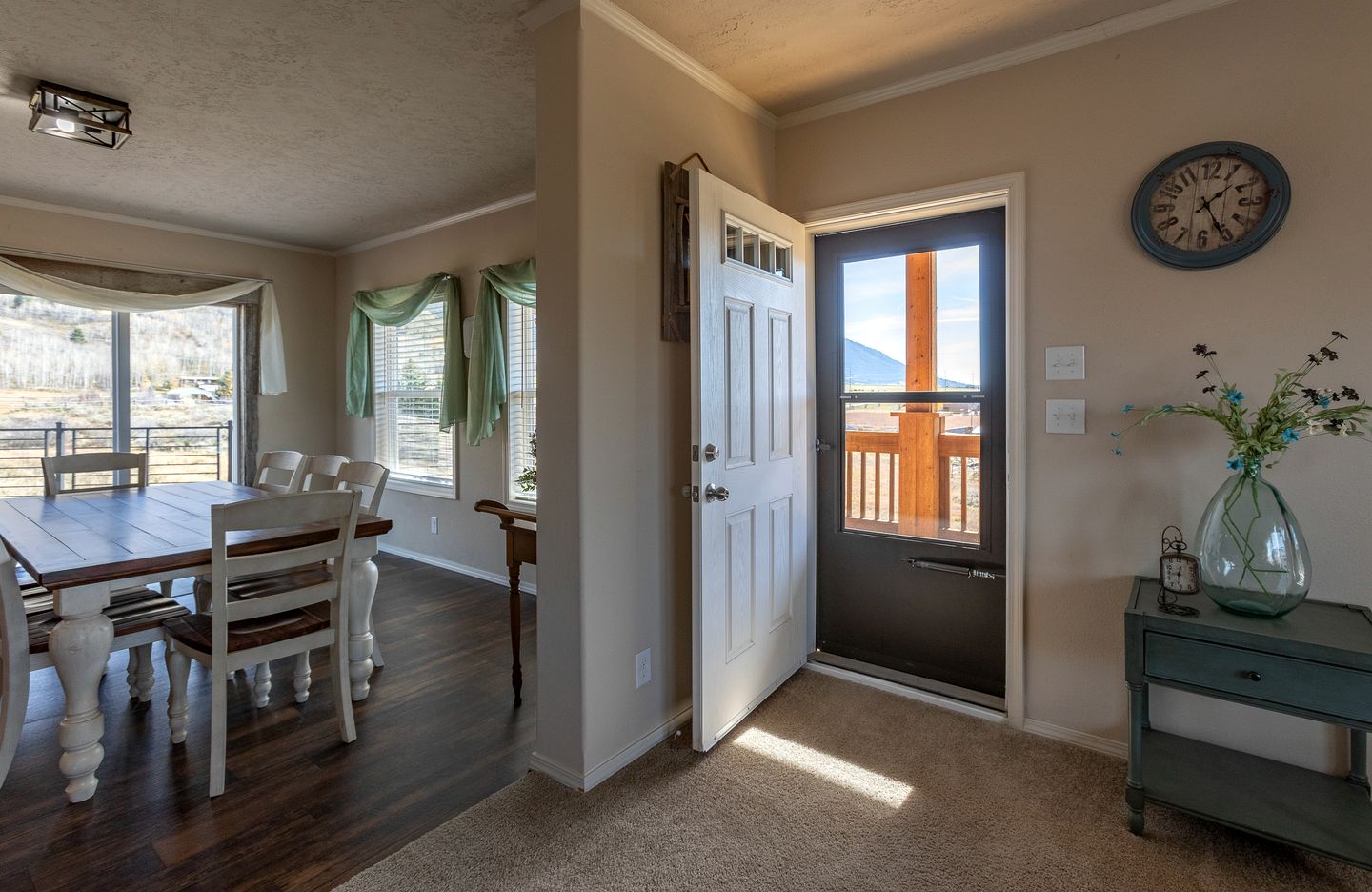 Gorgeous Secluded Villa with Hot-tub, Fire Pit and Games in Etna, Wyoming