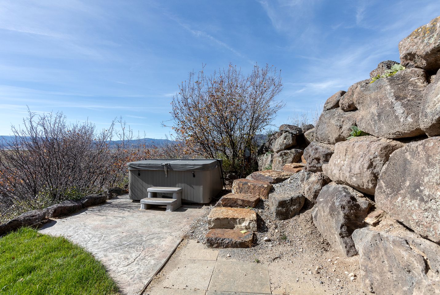 Gorgeous Secluded Villa with Hot-tub, Fire Pit and Games in Etna, Wyoming