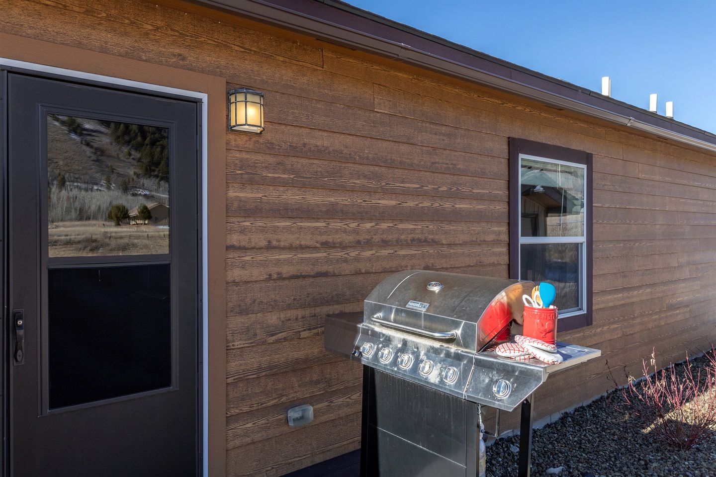 Gorgeous Secluded Villa with Hot-tub, Fire Pit and Games in Etna, Wyoming