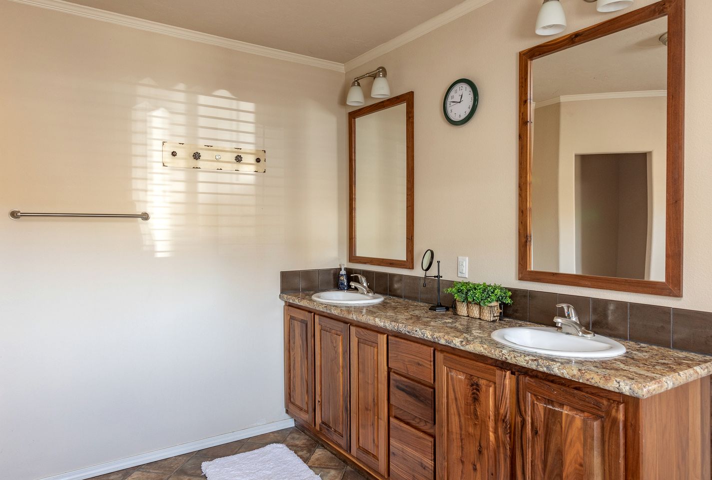 Gorgeous Secluded Villa with Hot-tub, Fire Pit and Games in Etna, Wyoming