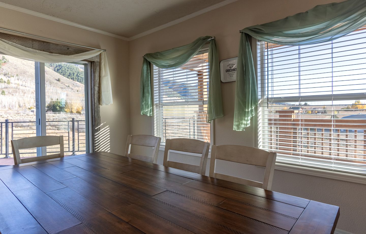 Gorgeous Secluded Villa with Hot-tub, Fire Pit and Games in Etna, Wyoming