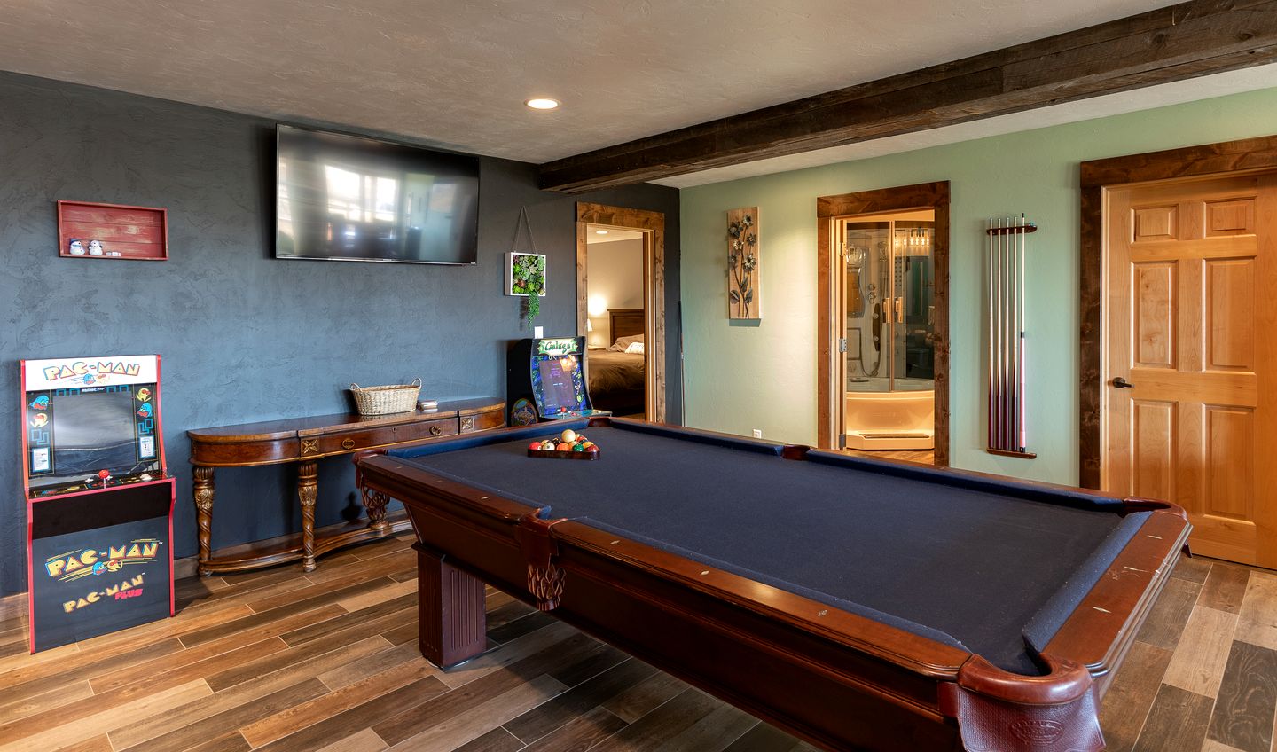 Gorgeous Secluded Villa with Hot-tub, Fire Pit and Games in Etna, Wyoming