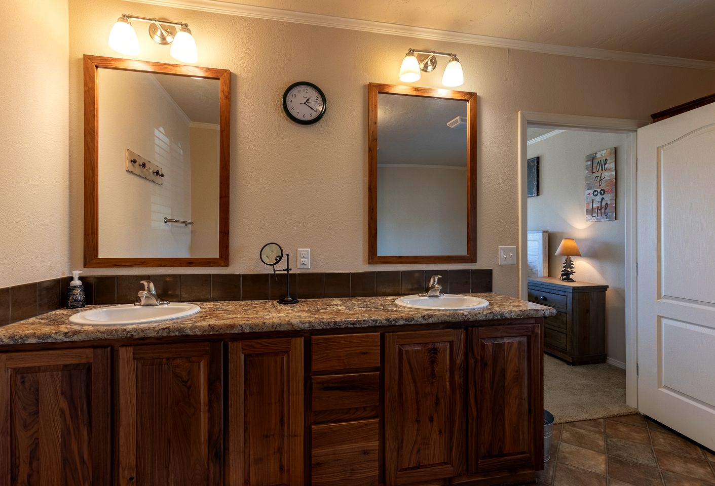 Gorgeous Secluded Villa with Hot-tub, Fire Pit and Games in Etna, Wyoming