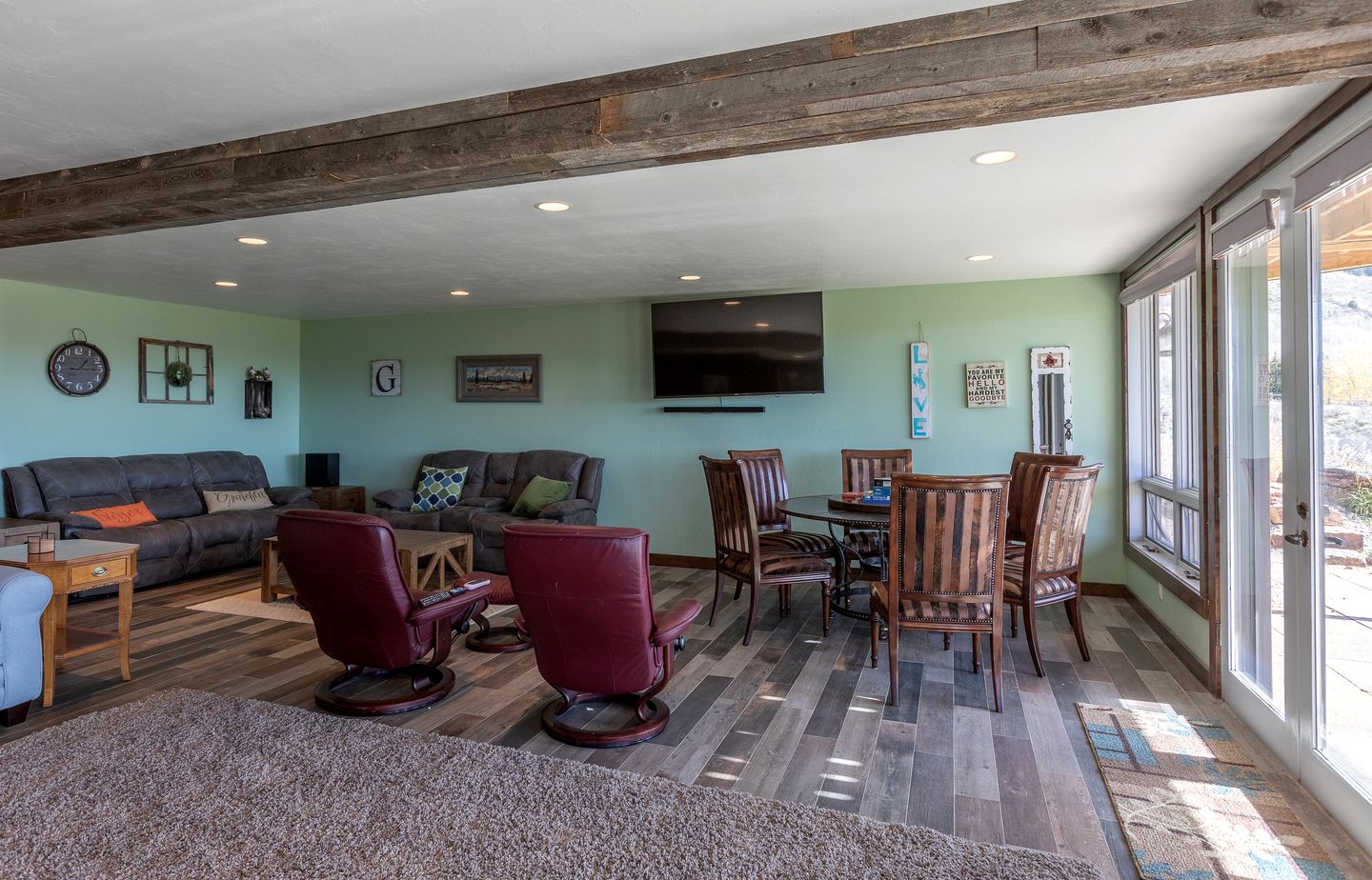 Gorgeous Secluded Villa with Hot-tub, Fire Pit and Games in Etna, Wyoming