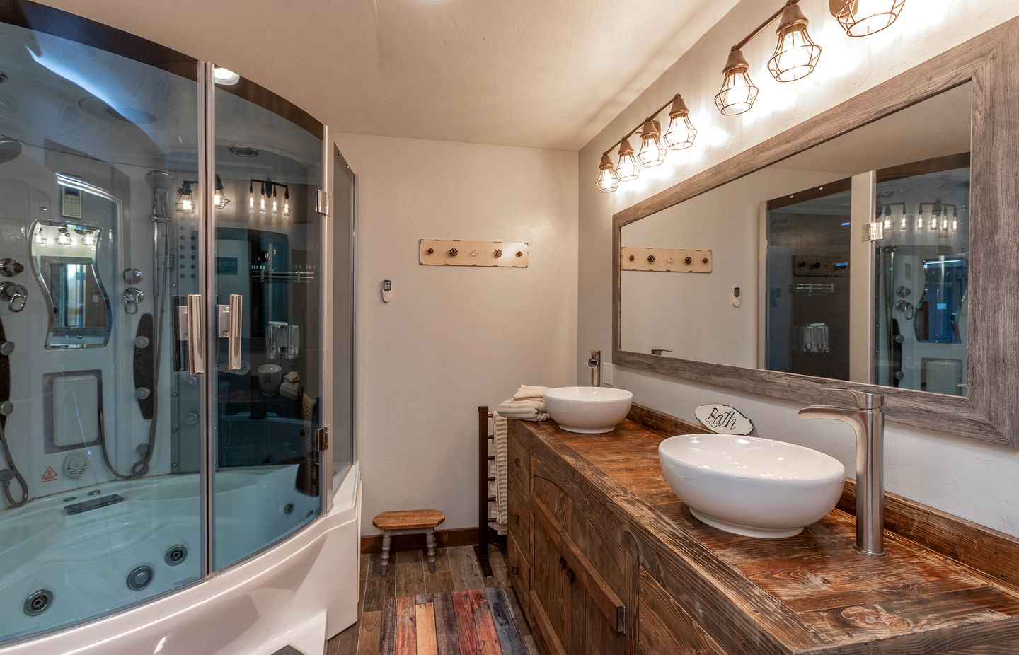 Gorgeous Secluded Villa with Hot-tub, Fire Pit and Games in Etna, Wyoming