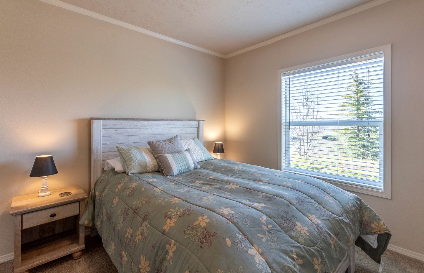 Gorgeous Secluded Villa with Hot-tub, Fire Pit and Games in Etna, Wyoming