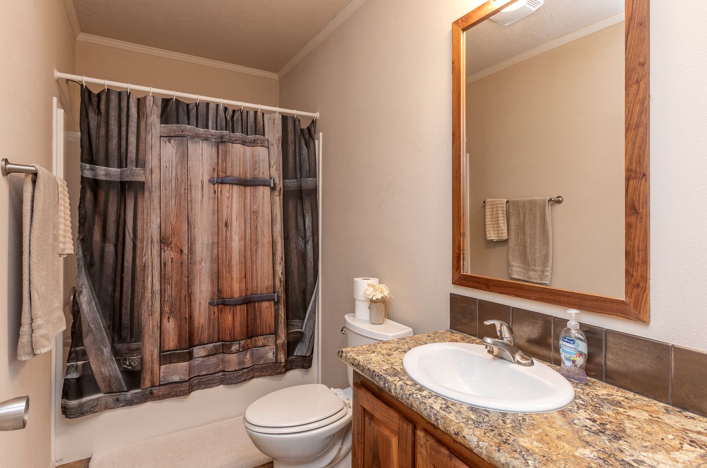 Gorgeous Secluded Villa with Hot-tub, Fire Pit and Games in Etna, Wyoming