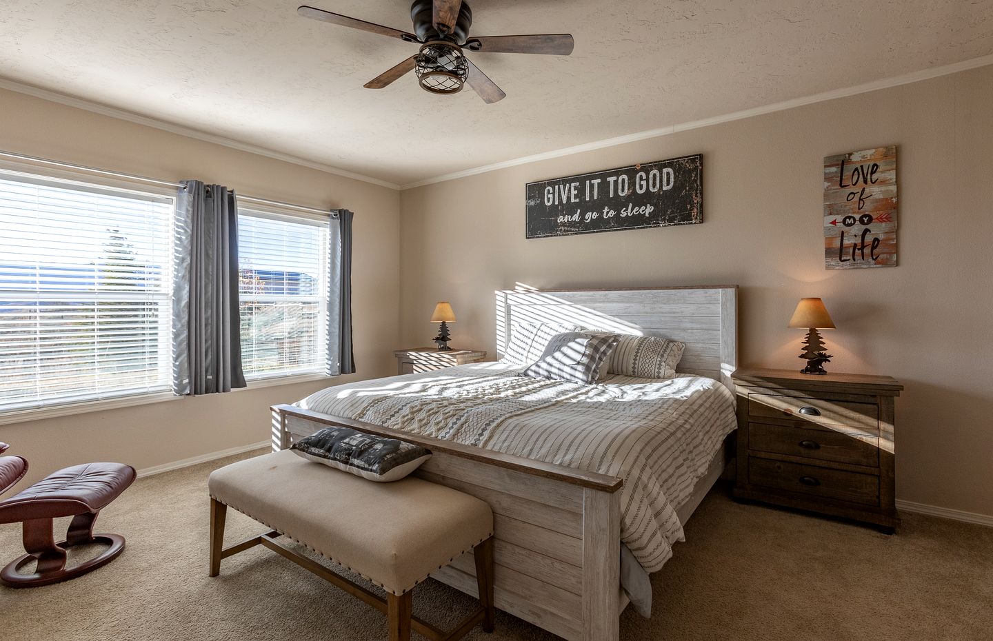 Gorgeous Secluded Villa with Hot-tub, Fire Pit and Games in Etna, Wyoming