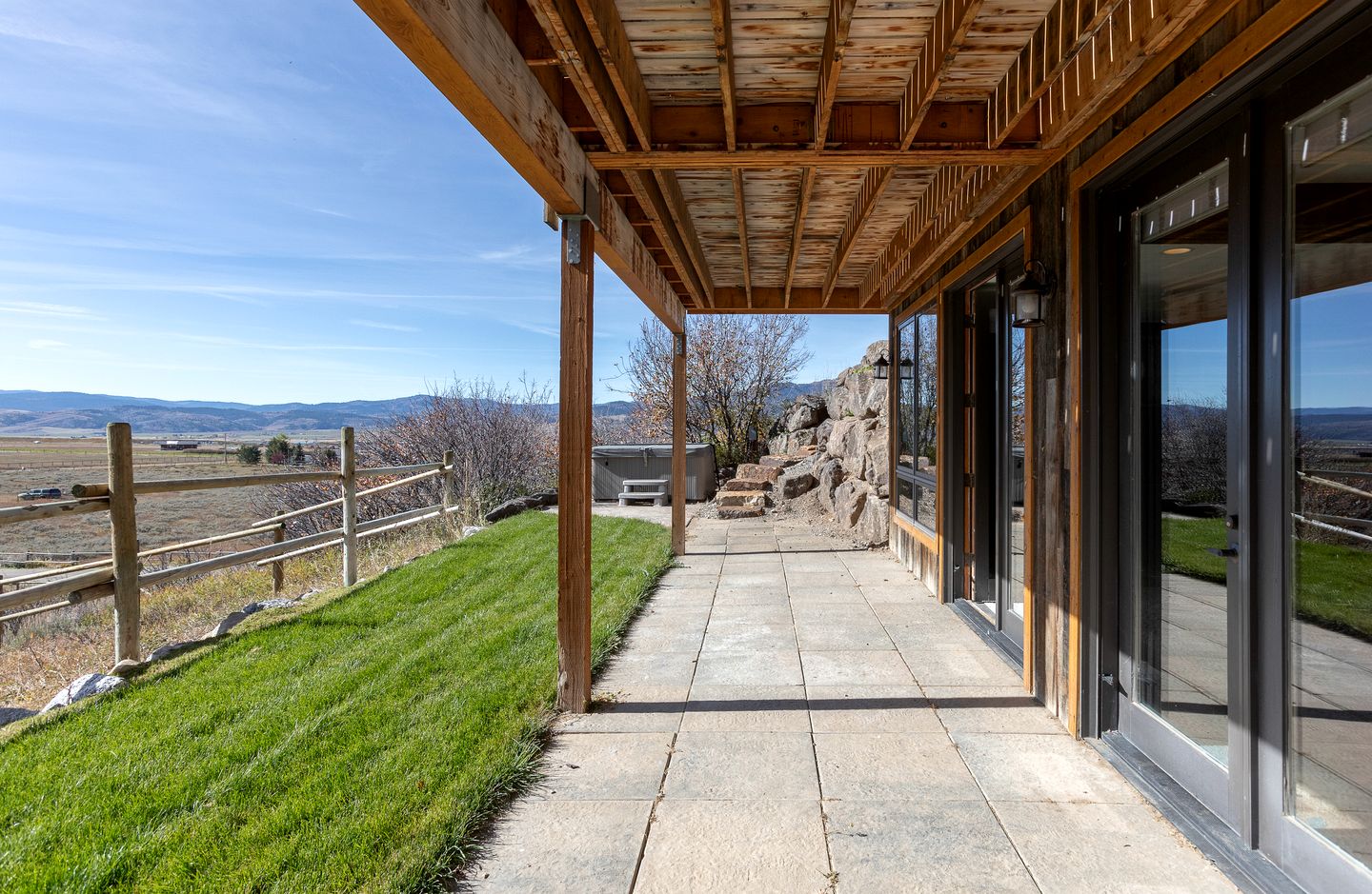 Gorgeous Secluded Villa with Hot-tub, Fire Pit and Games in Etna, Wyoming