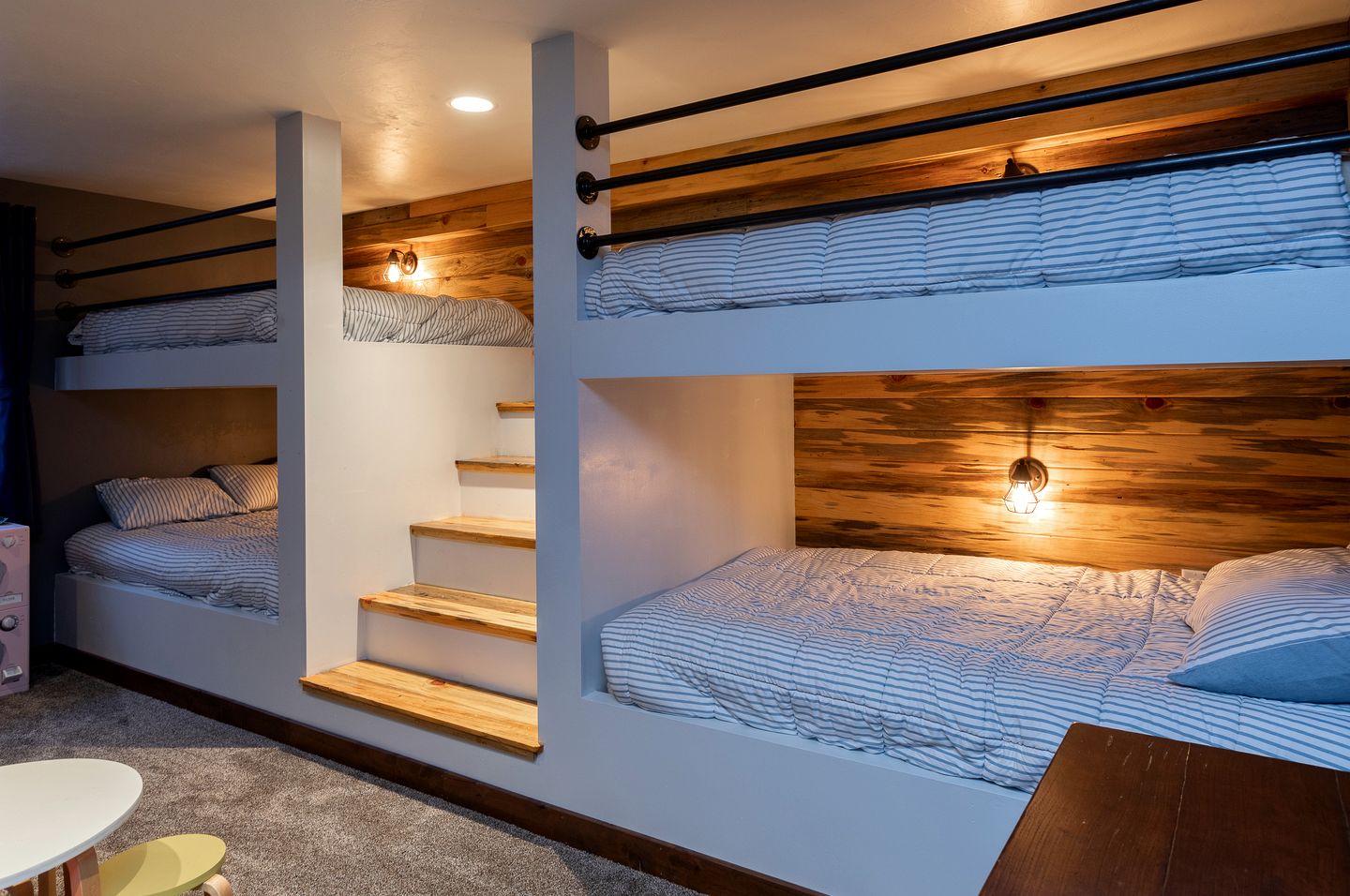 Gorgeous Secluded Villa with Hot-tub, Fire Pit and Games in Etna, Wyoming