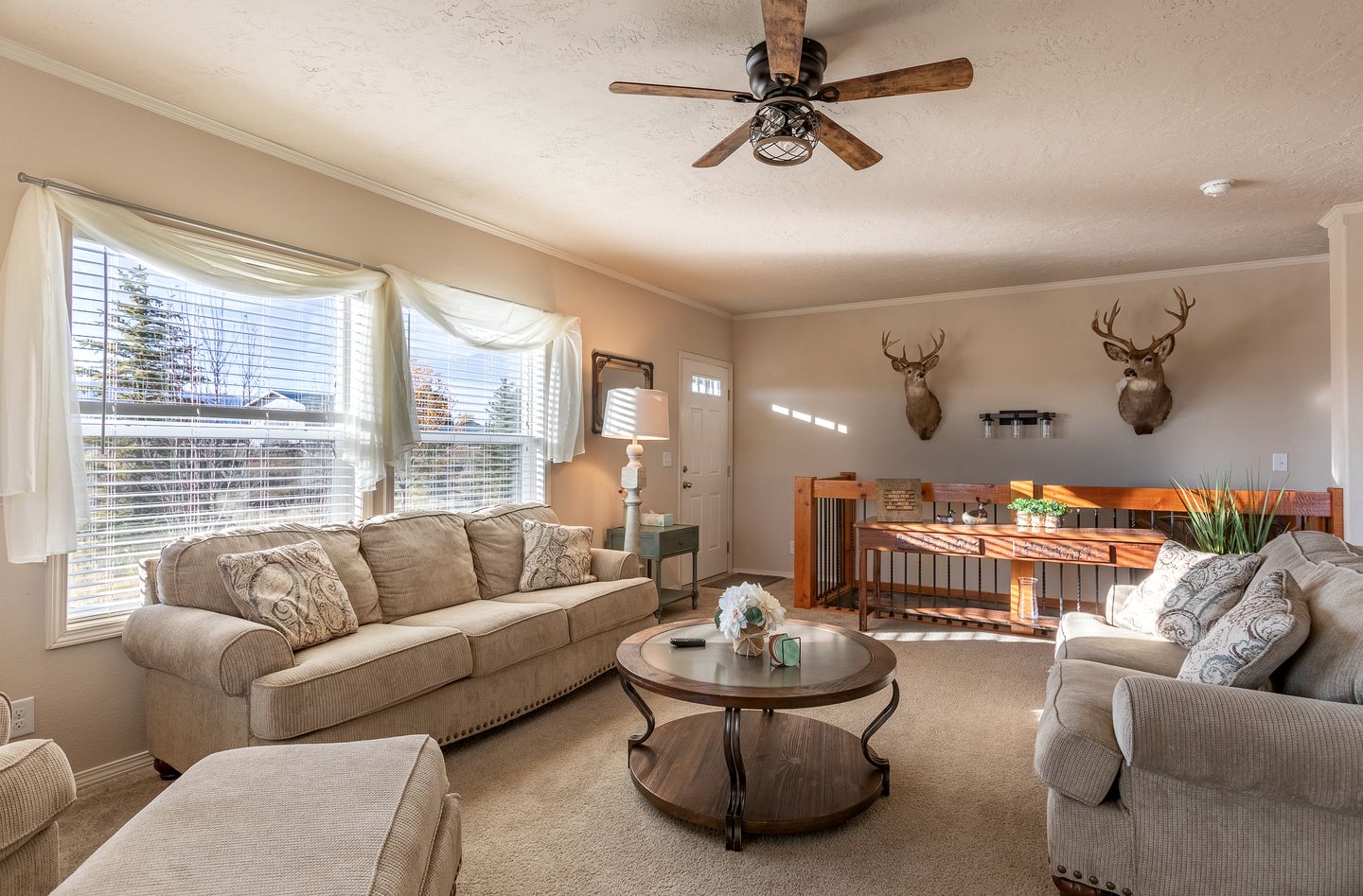 Gorgeous Secluded Villa with Hot-tub, Fire Pit and Games in Etna, Wyoming