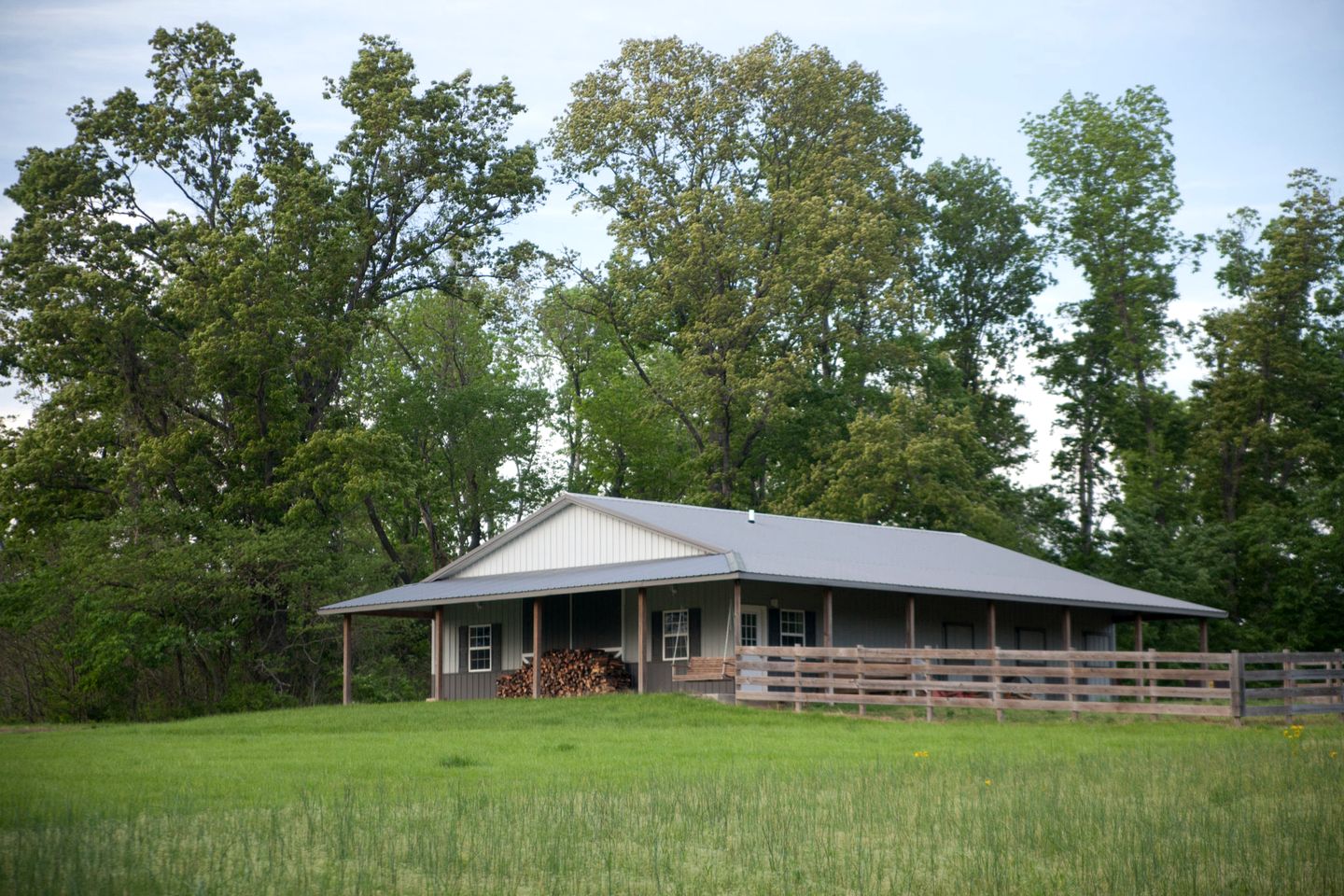 Gorgeous Secluded Wooden Cabin in Carbondale, Illinois