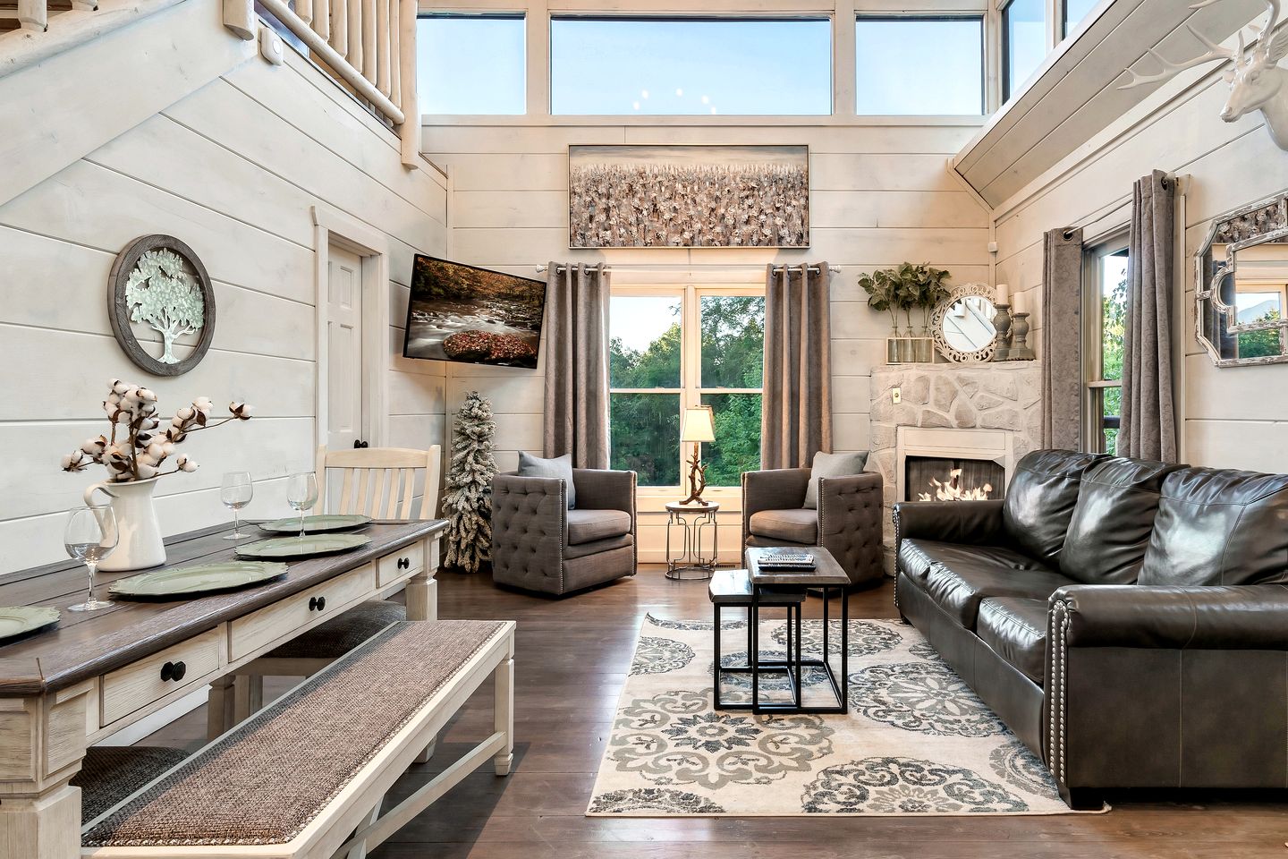 Gorgeous Secluded Wooden Cabin with Hot-tub and Pool Table in Sevierville, Tennessee