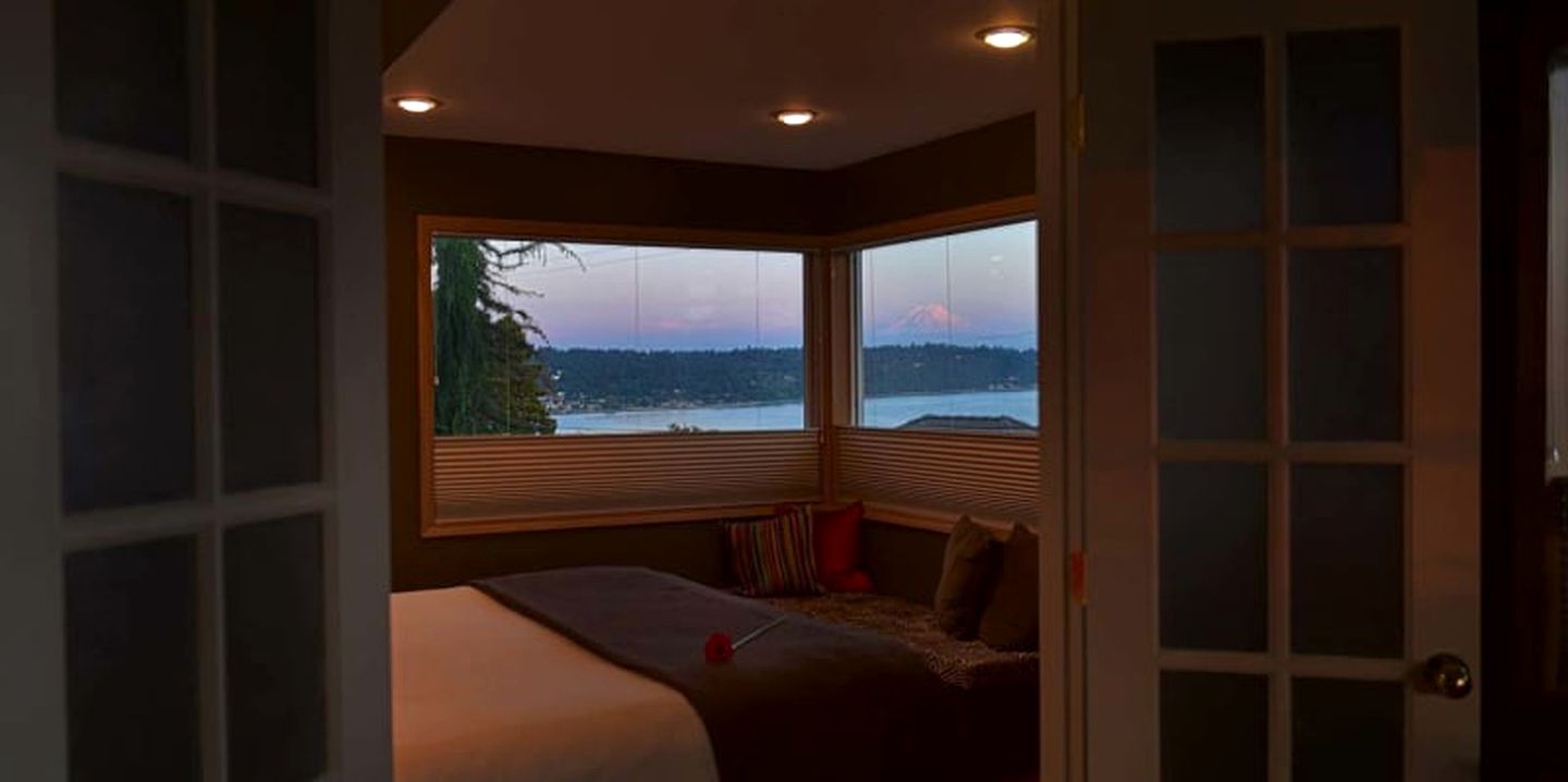 Gorgeous Suite Rental with Luxurious Chimenea near Seattle, Washington