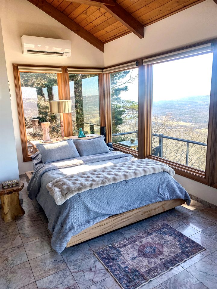 Gorgeous Tea House for Two with Incredible Views for the Ultimate Romantic Escape near Menlo, Georgia