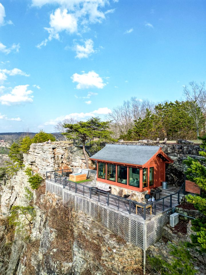 Gorgeous Tea House for Two with Incredible Views for the Ultimate Romantic Escape near Menlo, Georgia