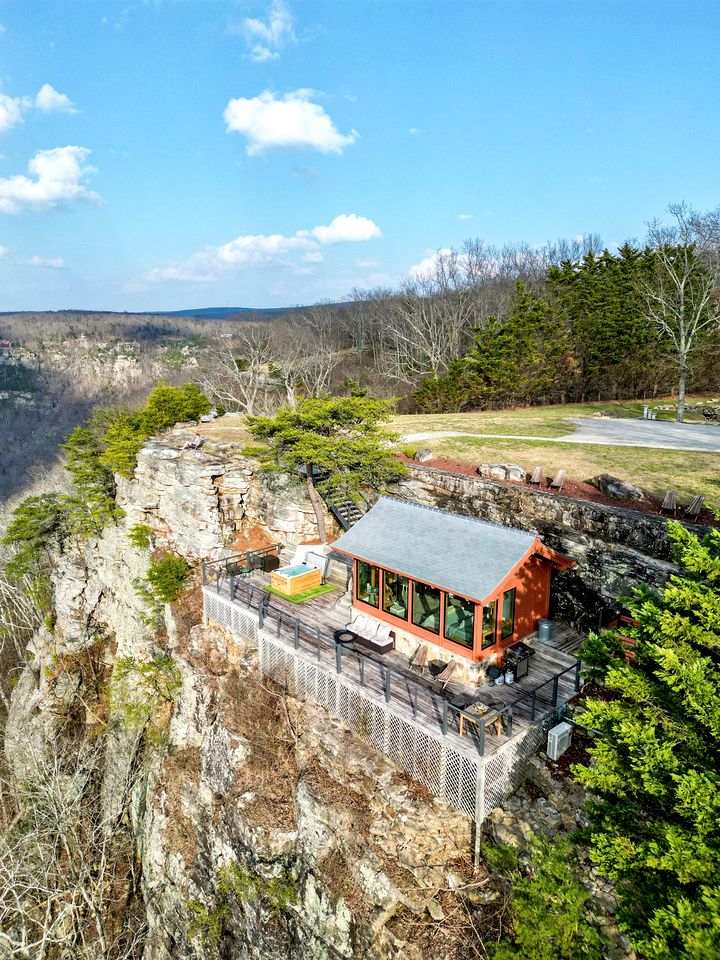 Gorgeous Tea House for Two with Incredible Views for the Ultimate Romantic Escape near Menlo, Georgia