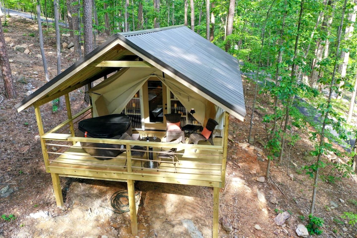 Gorgeous Tented Cabin and Sauna and Hot-tub in Scottsboro, Alabama