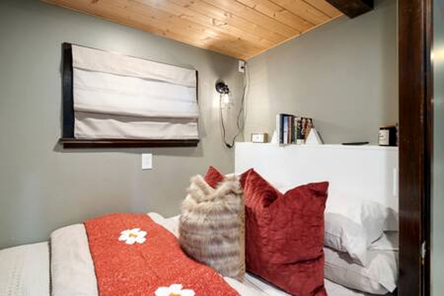 Cedar & Sage Hideaway in River Road, WA