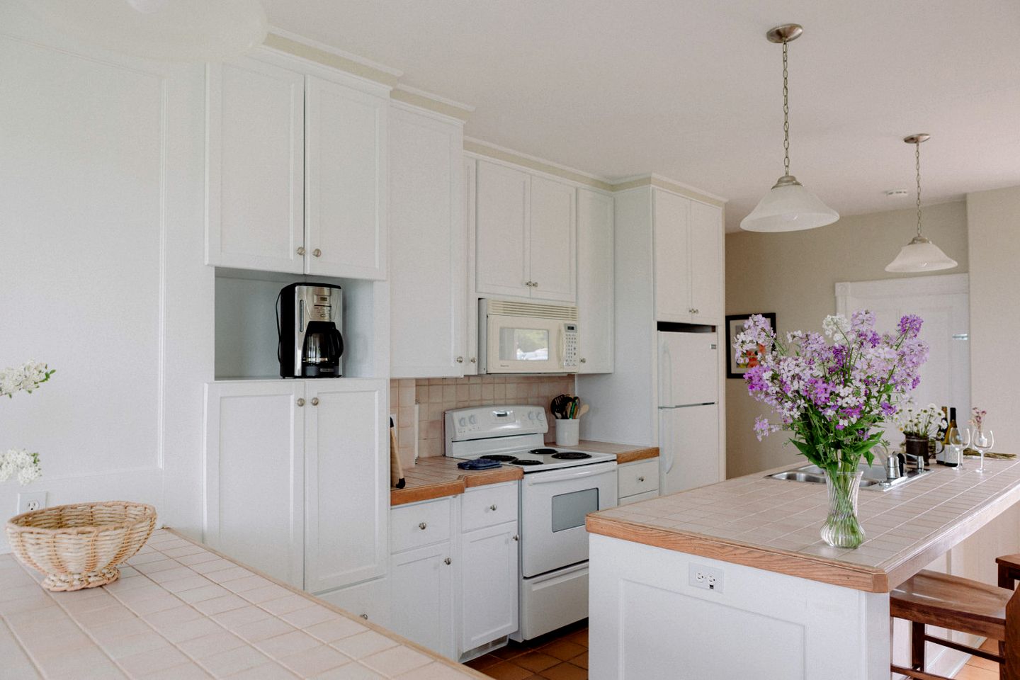 Gorgeous Unique Vacation Rental with Incredible Views for a Relaxing Getaway in Prince Edward, Ontario