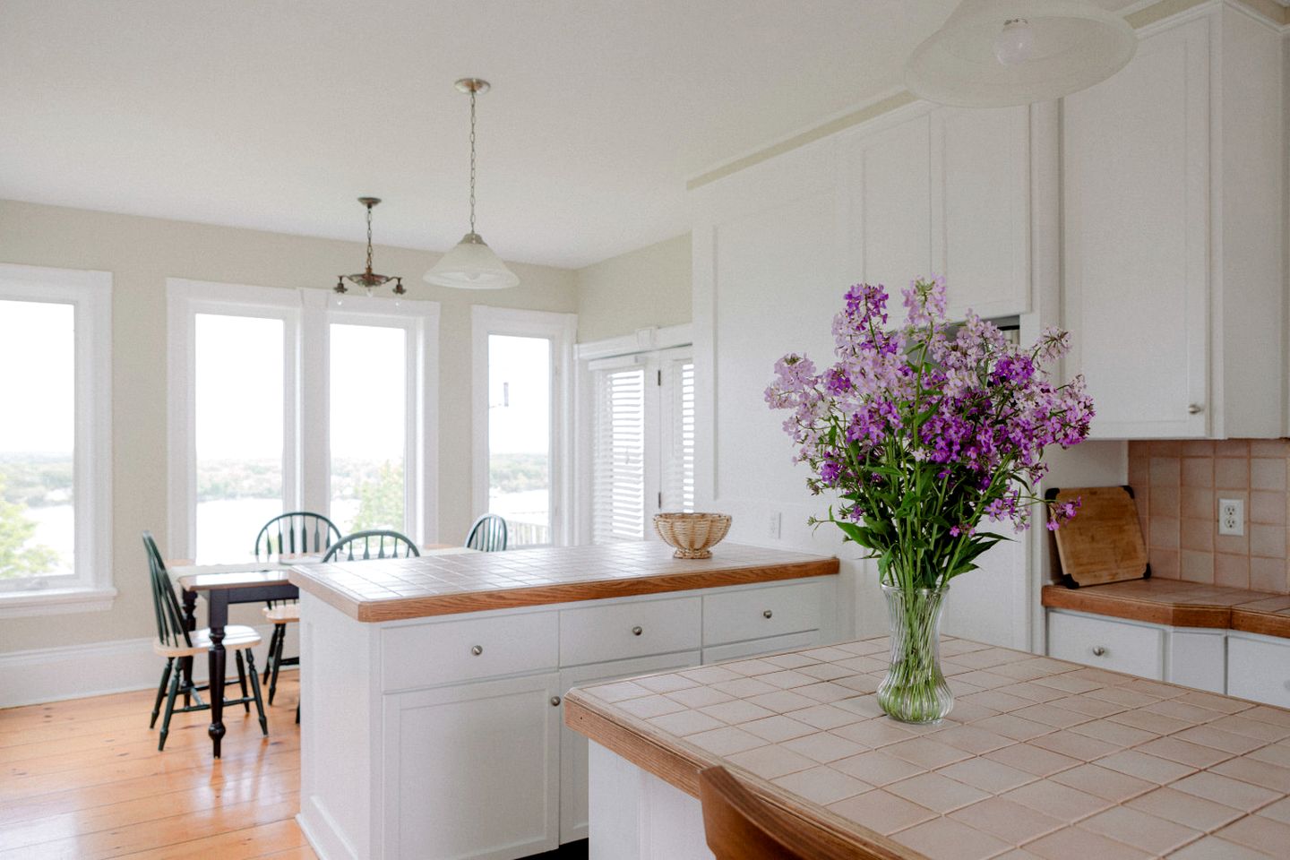 Gorgeous Unique Vacation Rental with Incredible Views for a Relaxing Getaway in Prince Edward, Ontario