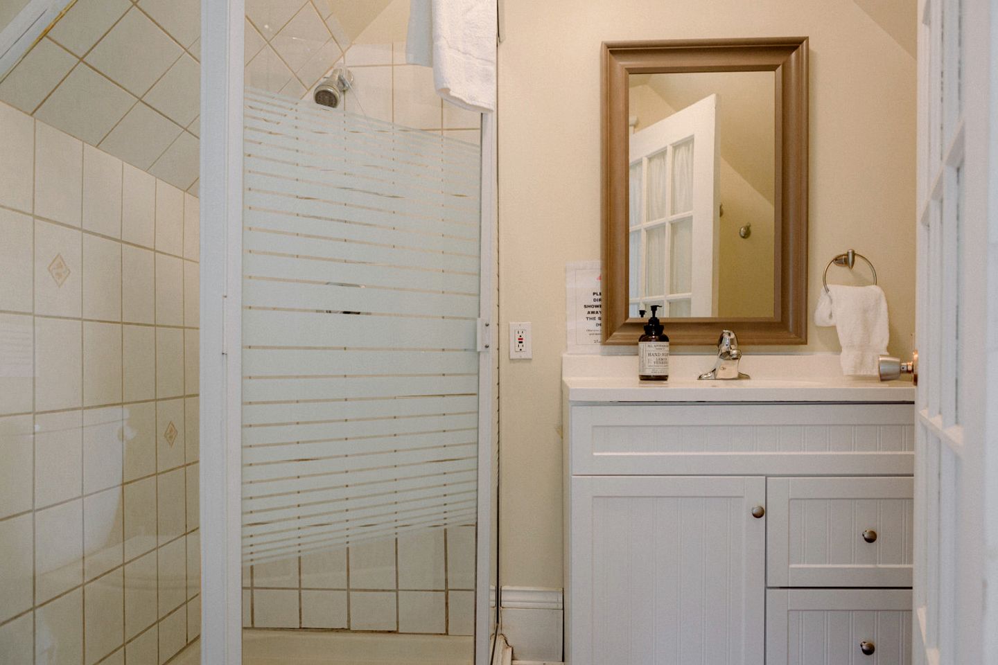 Gorgeous Unique Vacation Rental with Incredible Views for a Relaxing Getaway in Prince Edward, Ontario