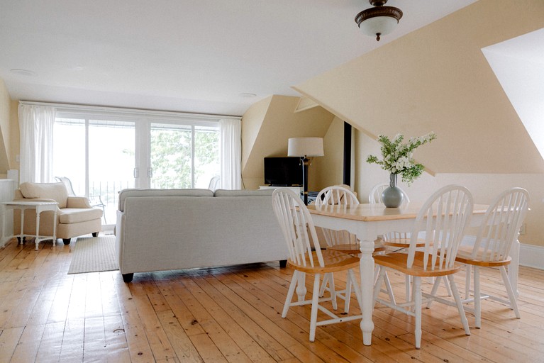 Vacation Rentals (Canada, Prince Edward, Ontario)