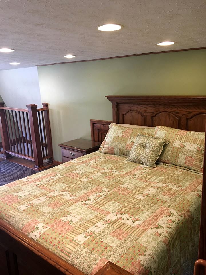 Gorgeous Vacation Cabin for Groups with Stylish Interior near Huntington, West Virginia