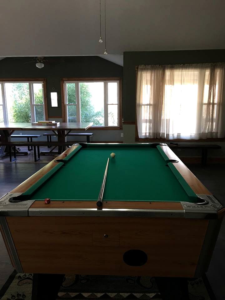 Gorgeous Vacation Cabin for Groups with Stylish Interior near Huntington, West Virginia